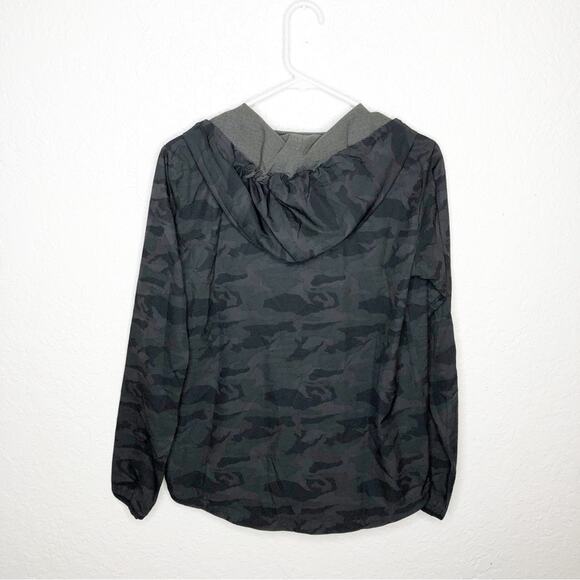 Vuori Outdoor Trainer Shell black gray camo zip front hooded jacket size Small - Picture 16 of 16
